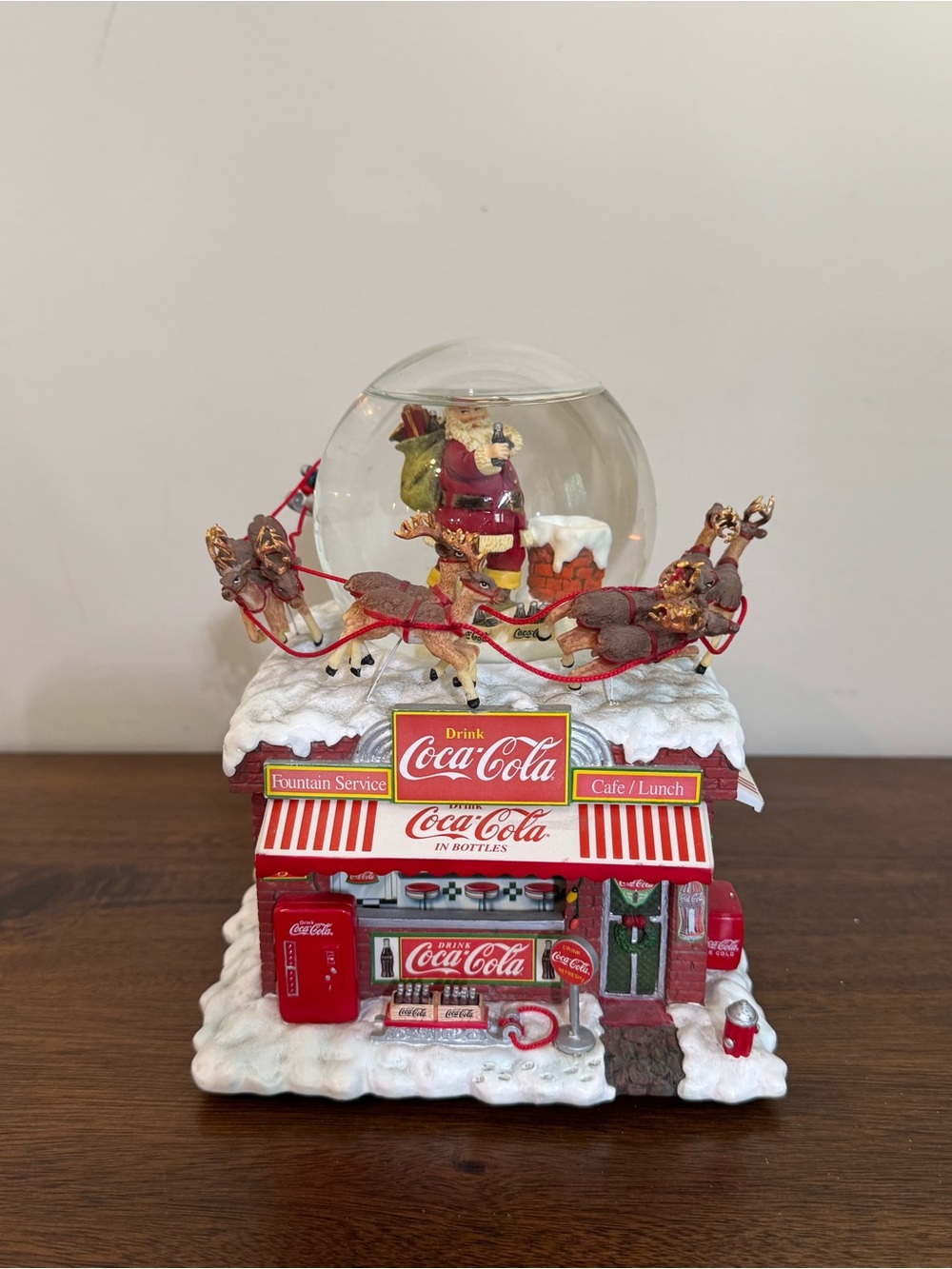Danbury Mint 2000 Coca Cola Christmas Snowglobe Music Box Collectible